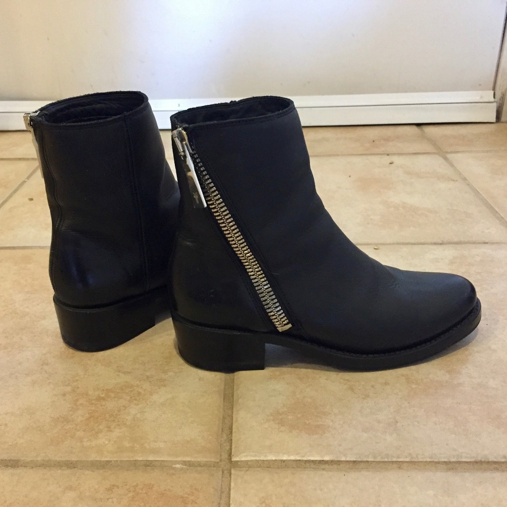 Frye Demi Zip Bootie Charcoal Soft Full Grain 5.5